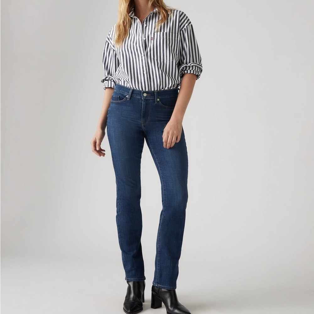 Levi’s denim dark wash mid rise classic straight jeans plus size 32